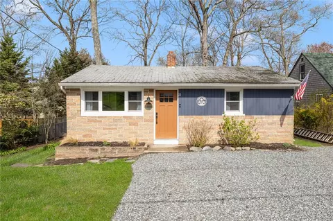 22 Spindrift Dr, Saunderstown, RI 02874