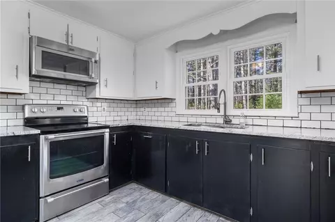 Kitchen - 35 Hallville Rd, Exeter, RI 02822 photo 3 of 5