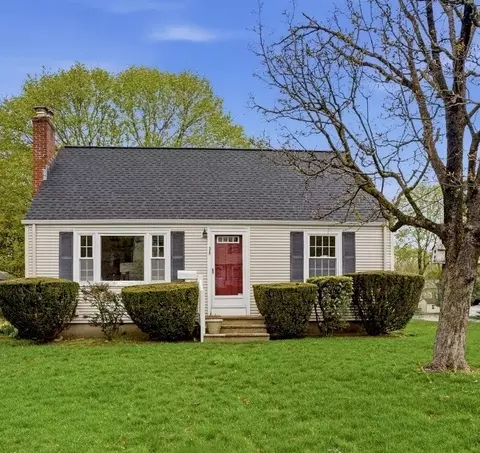 36 Ideal Ct, East Greenwich, RI 02818