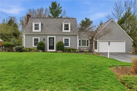 27 Old Meadow Ln, Cumberland, RI 02864