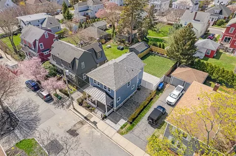 9 Whitwell Pl, Newport, RI 02840
