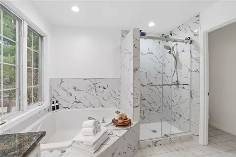 Bath - 94 Castle Rocks Rd, Warwick, RI 02886 photo 2 of 2