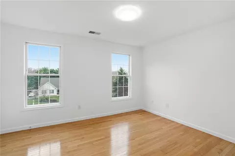 Bedroom - 94 Castle Rocks Rd, Warwick, RI 02886 photo 4 of 5