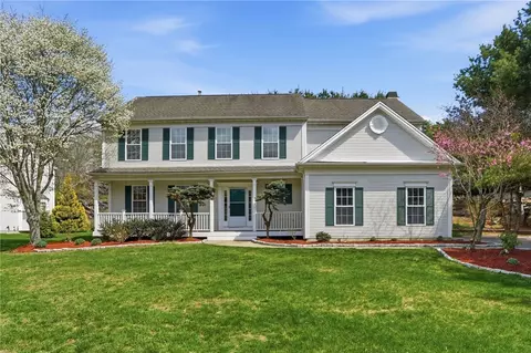 Exterior - 94 Castle Rocks Rd, Warwick, RI 02886 photo 2 of 2