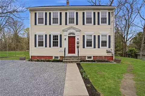 48 Constitution St #1, Bristol, RI 02809