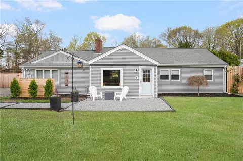 628 County Rd, Barrington, RI 02806