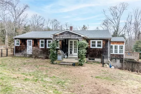 982 Wordens Pond Rd, South Kingstown, RI 02879