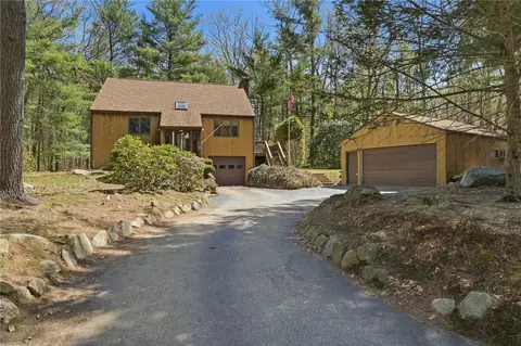 35 Fanning Ln, Greenville, RI 02828