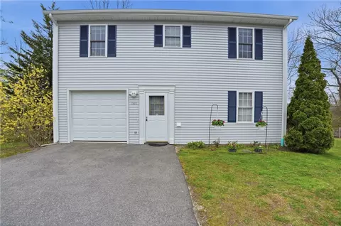 140 Beacon Park Dr, Riverside, RI 02915