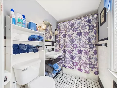 Bath - 246 Harris Ave, Woonsocket, RI 02895 photo 2 of 3