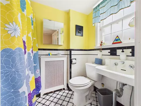 Bath - 246 Harris Ave, Woonsocket, RI 02895 photo 3 of 3