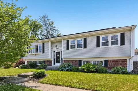 14 Candlewood Dr, Greenville, RI 02828