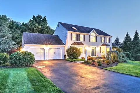 96 Windsong Rd, Cumberland, RI 02864
