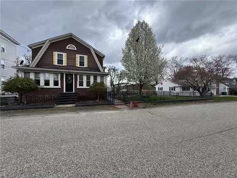75 Kenwood St, Woonsocket, RI 02895
