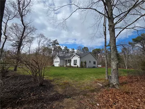 40 Stag Cir, Charlestown, RI 02813