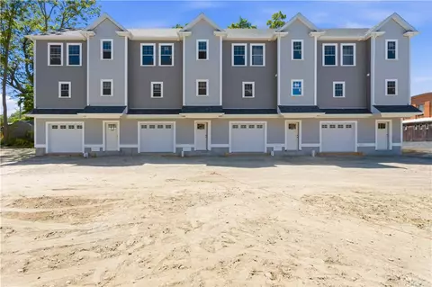 75 Croade St, Warren, RI 02885