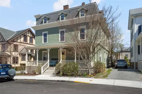 8 Everett St #2, Newport, RI 02840