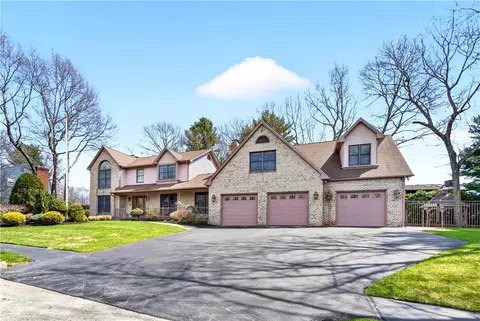 9 Sugar Maple Dr, Coventry, RI 02816