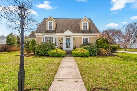 46 N Country Club Dr, Warwick, RI 02888