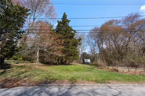 23 Smith St, Bristol, RI 02809