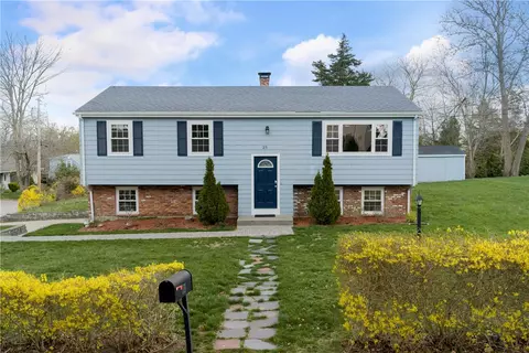 25 Overhill Rd, Warren, RI 02885