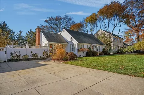 38 Angela Ave, Cranston, RI 02921