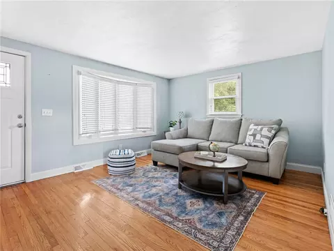 Living - 198 Asylum Rd, Warwick, RI 02886 photo 1 of 3