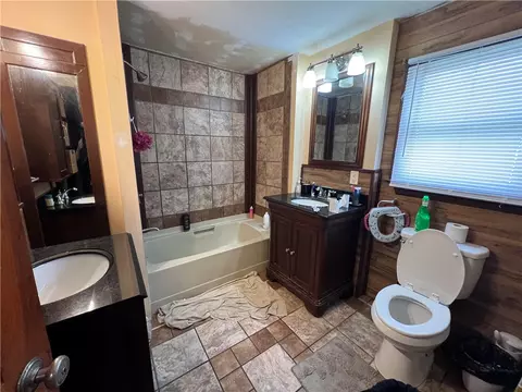 Bath - 11 Lilac Ave, Woonsocket, RI 02895 photo 2 of 2