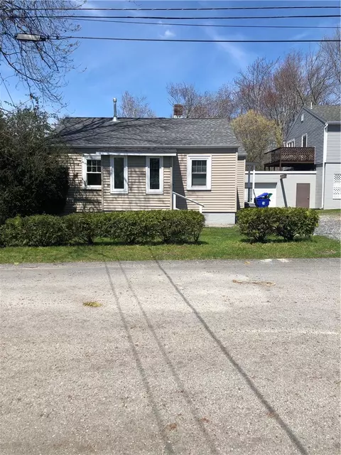 9 Palmer Ave, Warren, RI 02885
