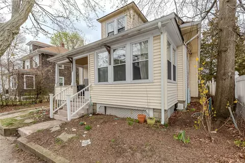 18 Bow St, Cranston, RI 02905