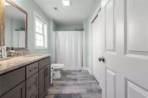 Bath - 54 Carpenter St, Warwick, RI 02886 photo 3 of 5