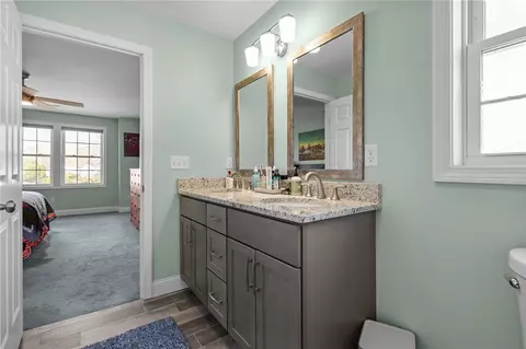 Bath - 54 Carpenter St, Warwick, RI 02886 photo 5 of 5