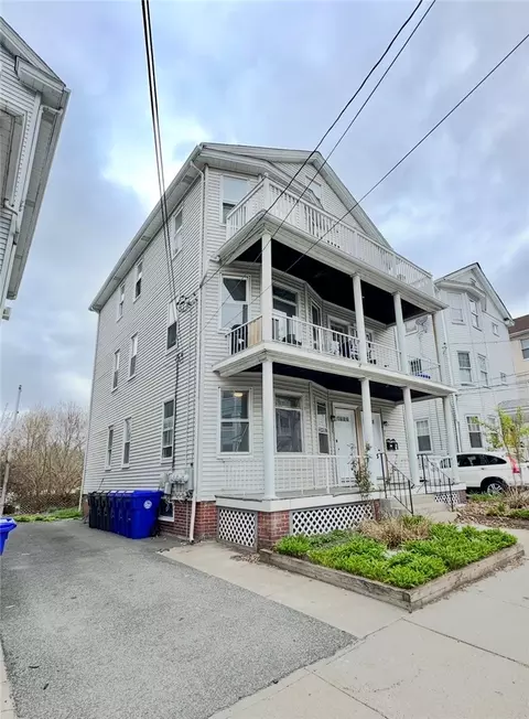 31 Richter St, Providence, RI 02908