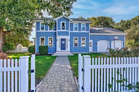 8 Bay Ave, Barrington, RI 02806