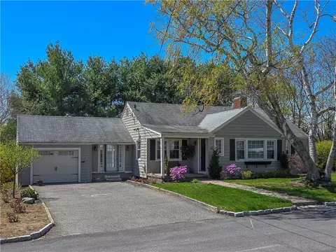 111 Wannamoisett Rd, East Providence, RI 02914