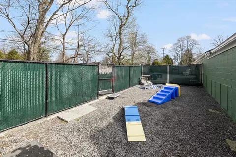 Exterior - 599 E Main Rd, Middletown, RI 02842 photo 4 of 9