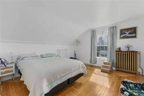 Bedroom - 599 E Main Rd, Middletown, RI 02842 photo 6 of 6