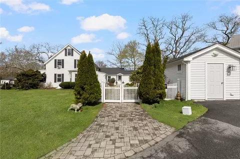 Exterior - 599 E Main Rd, Middletown, RI 02842 photo 6 of 9