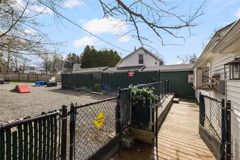 Exterior - 599 E Main Rd, Middletown, RI 02842 photo 5 of 9