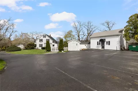 Exterior - 599 E Main Rd, Middletown, RI 02842 photo 7 of 9