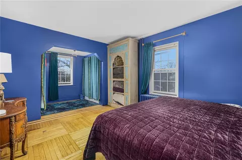 Bedroom - 599 E Main Rd, Middletown, RI 02842 photo 1 of 6