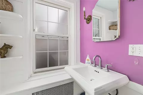 Bath - 599 E Main Rd, Middletown, RI 02842 photo 1 of 2