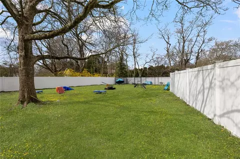 Exterior - 599 E Main Rd, Middletown, RI 02842 photo 9 of 9