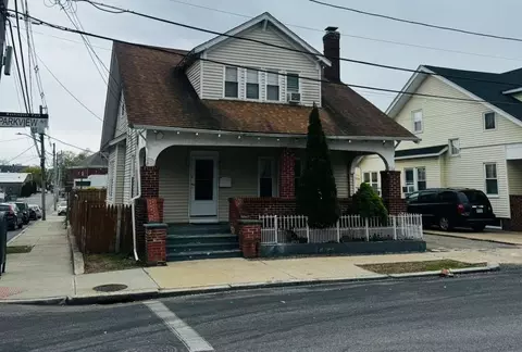 2 Parkview Ave, Providence, RI 02905