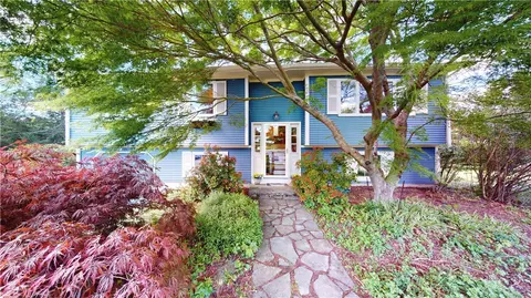 67 Greenwood Rd, North Kingstown, RI 02852