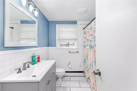 Bath - 148 Asylum Rd, Warwick, RI 02886 photo 1 of 1