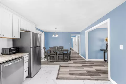 Entry Way - 148 Asylum Rd, Warwick, RI 02886 photo 1 of 2