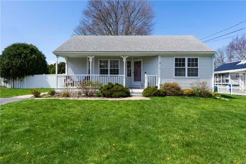 3 Mallory Ct, Bristol, RI 02809