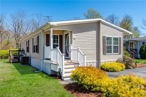 40 Campbell Cir, East Greenwich, RI 02818