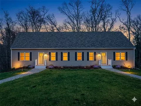 35 Glendale Ave, Tiverton, RI 02878